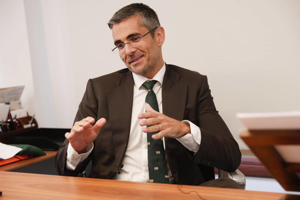 El abogado penalista Jaime Campaner, durante la entrevista en su despacho, que abrió en 2017 en Palma. | MANU MIELNIEZUK