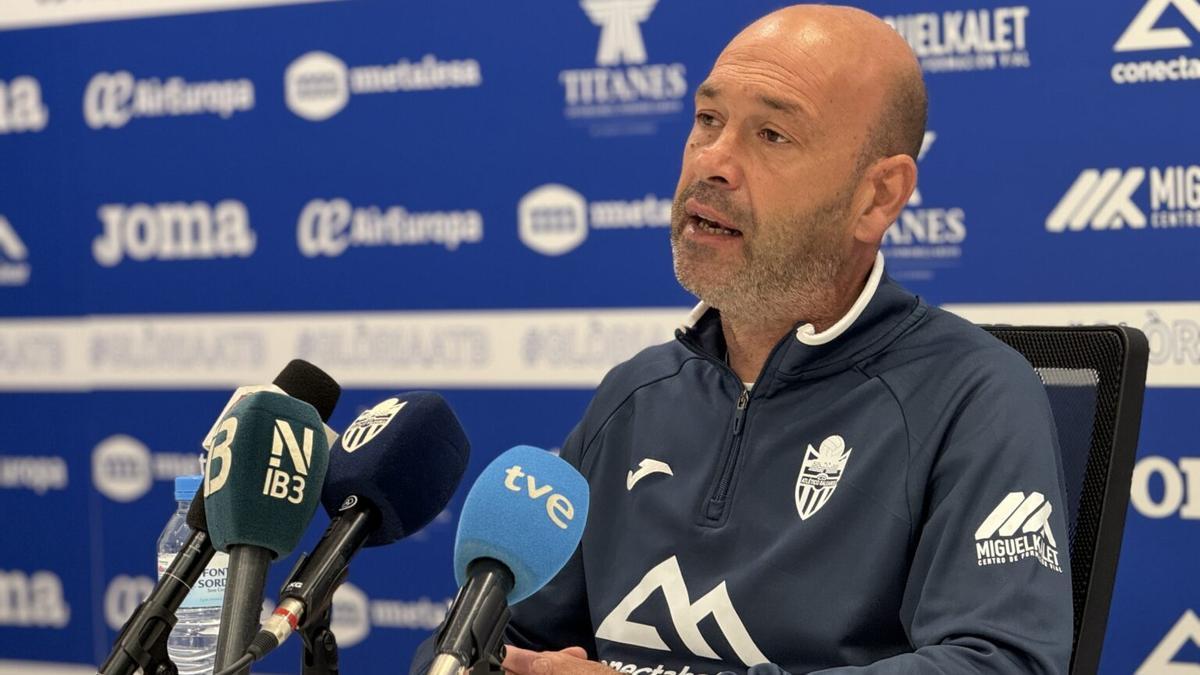 Luis Blanco, durante la rueda de prensa de este miércoles en el Estadio Balear.
