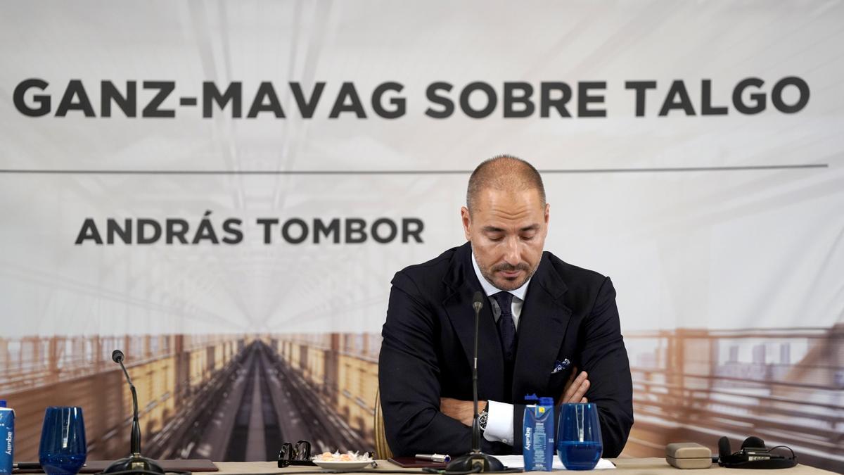 András Tombor, directivo que lidera la opa de Magyar Vagon, durante una rueda de prensa en España donde ha explicado la oferta sobre Talgo