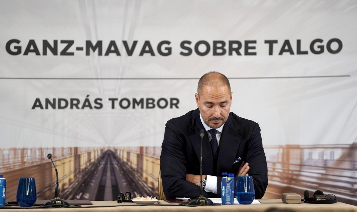 András Tombor, directivo que lidera la opa de Magyar Vagon, durante una rueda de prensa en España donde ha explicado la oferta sobre Talgo