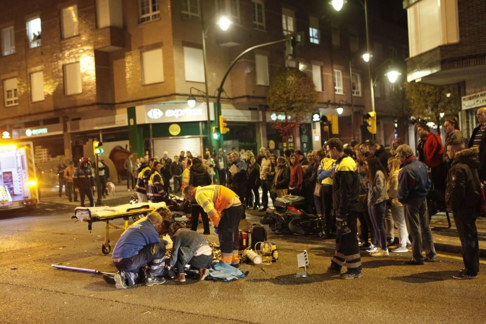 Dos heridos tras colisionar sus motos en un punto negro en Gijón