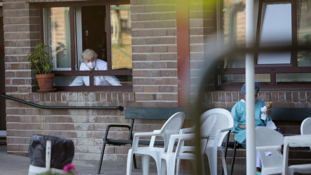 Sanidad pone en marcha estudios sobre la COVID-19 persistente y la inmunidad en residencias