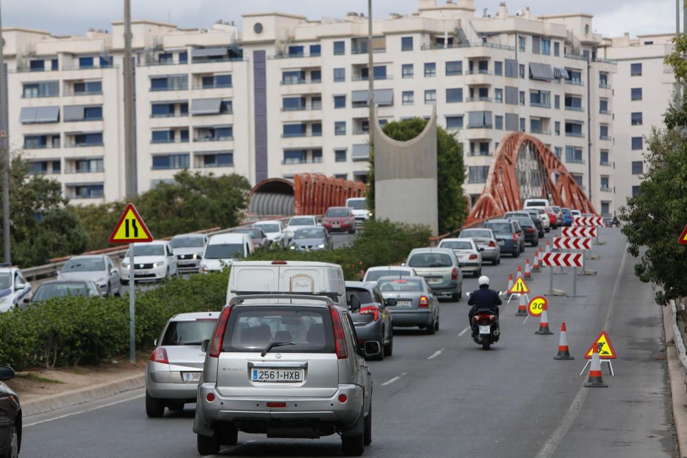 Atasco en el Puente Rojo de Alicante