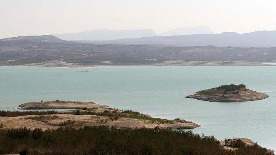 Vista del pantano de la Pedrera en Orihuela, que pertenece a la Cuenca Hidrográfica del Segura.