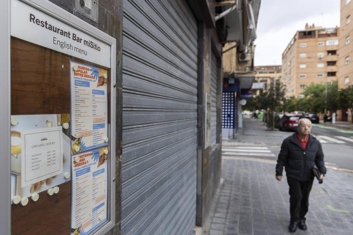 Cartel del menú de un restaurante del distrito marítimo.