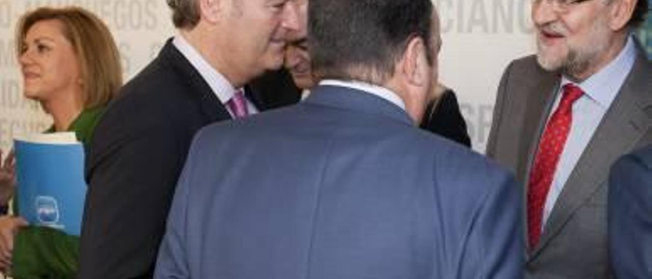 Fabra junto a Rajoy ayer en Madrid. Al fondo, Cospedal.