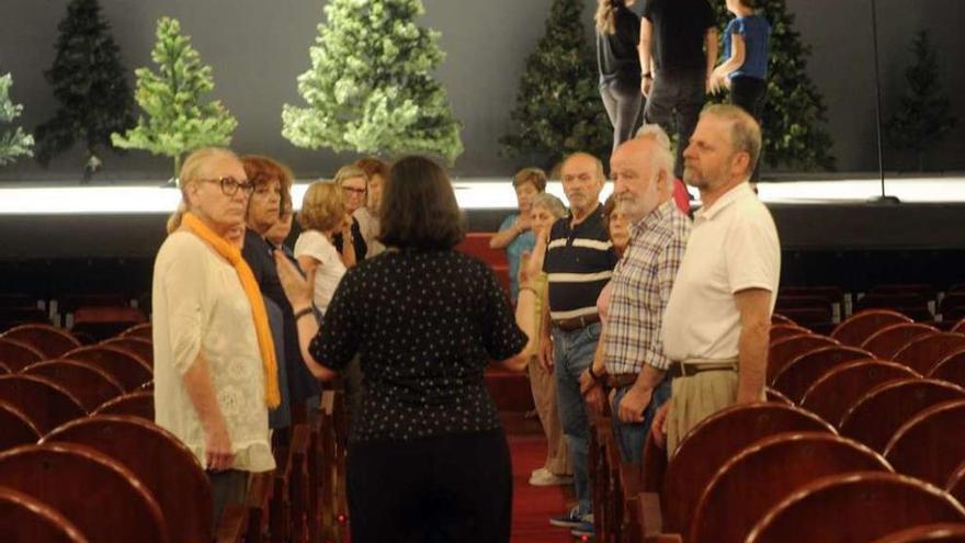 Algunos de los actores de la obra &#039;Don Juan&#039;, ayer durante los ensayos en el Rosalía.