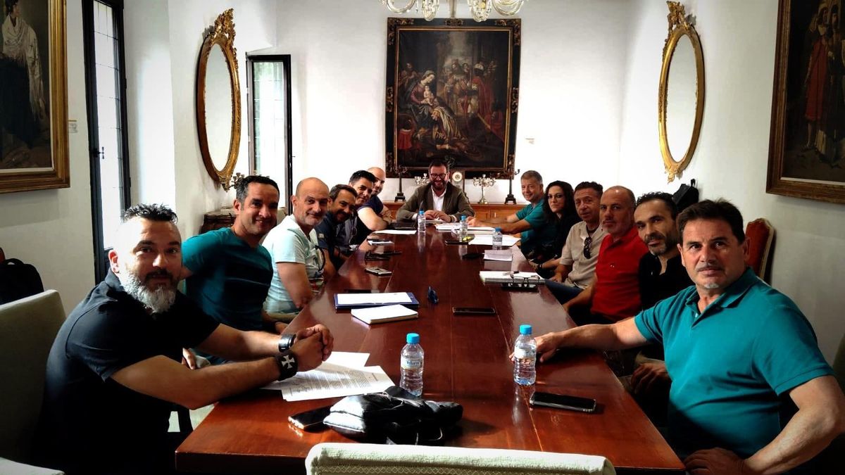 Firma del acuerdo entre sindicatos y Diputación.