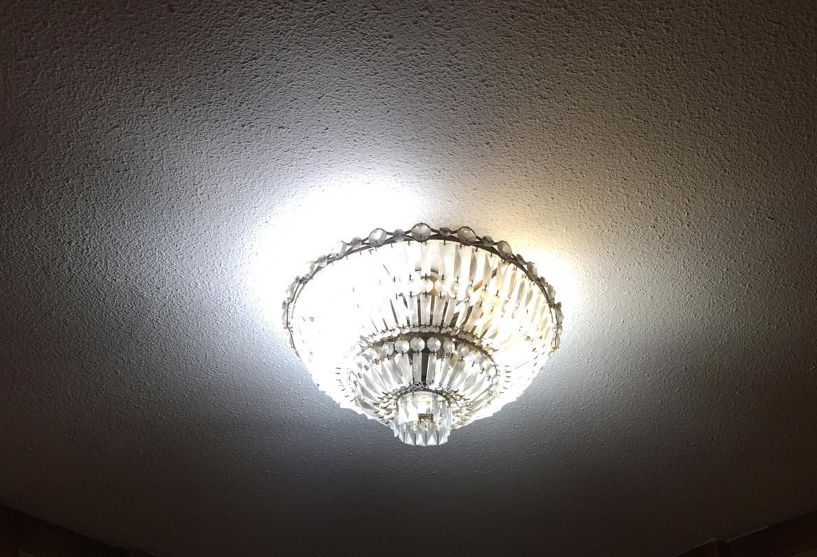 Las «rebajas» del Colegio de Abogados de Vigo: ponen a la venta muebles con historia