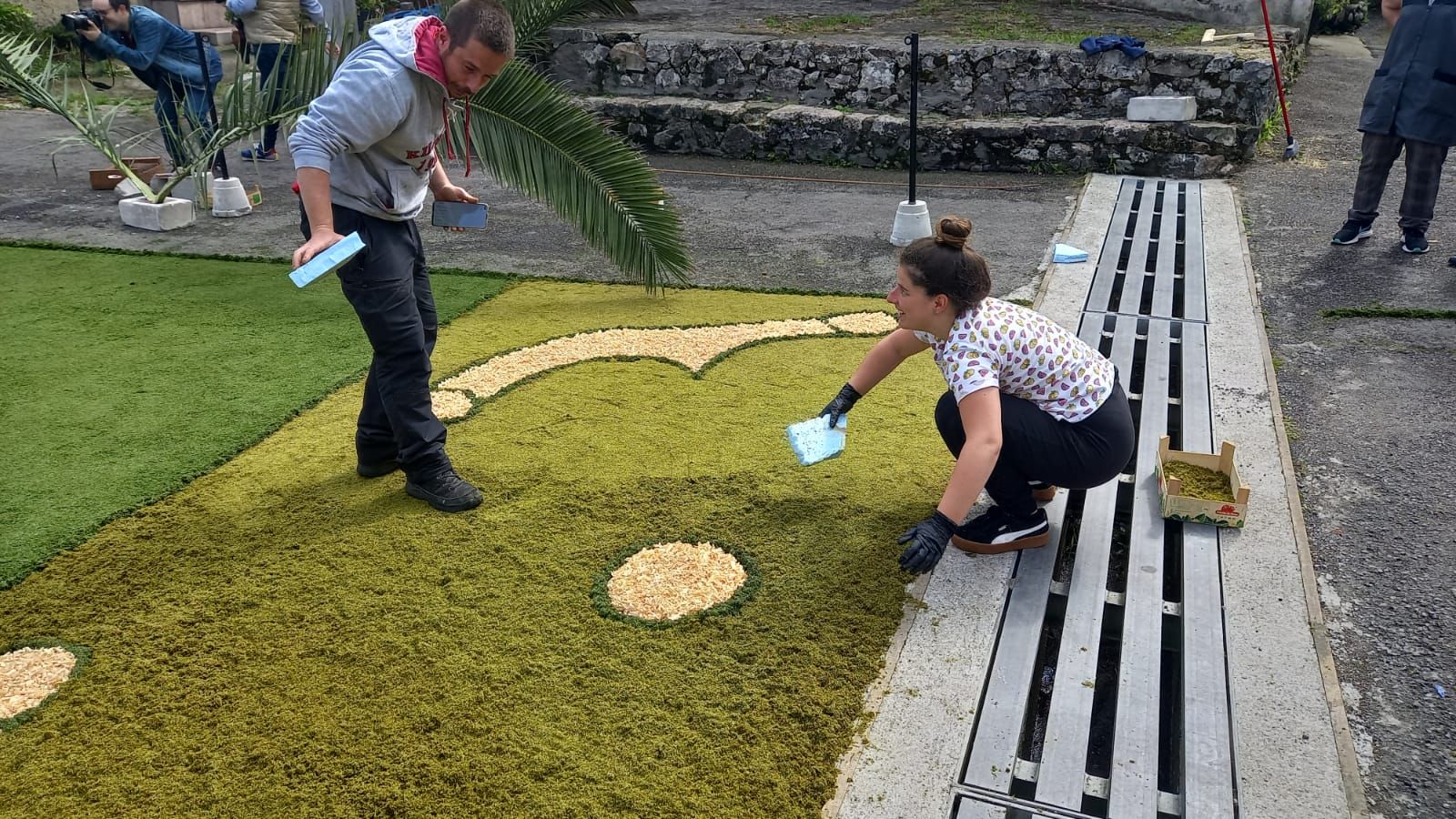 Cue se llena de color con sus alfombras florales