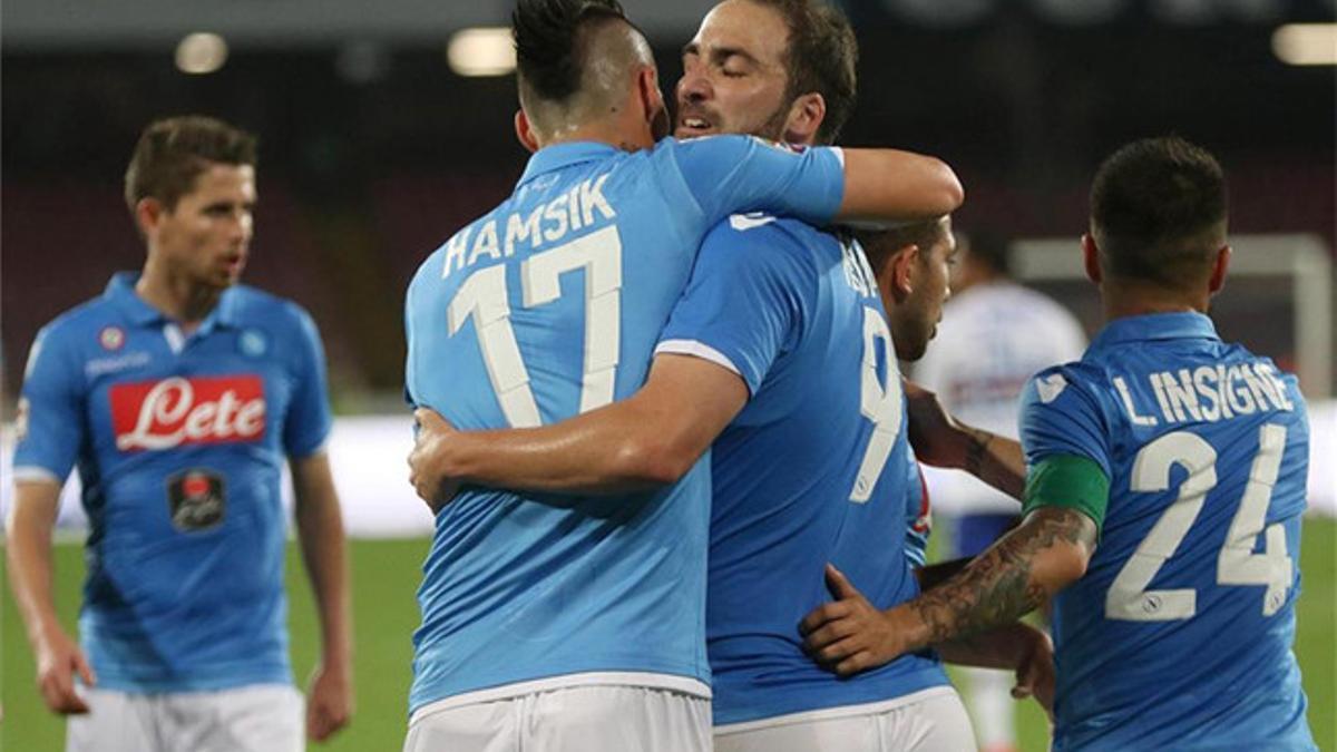 Higuaín celebra uno de sus goles ante la Sampdoria