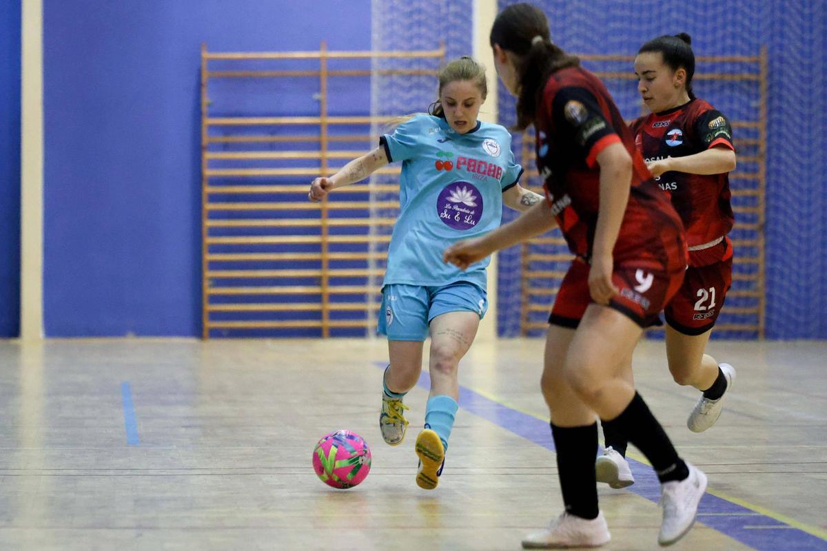 Larissa se viste de superheroína para darle un punto al San Pablo-Eivissa