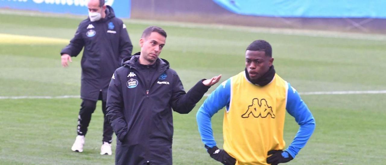 Borja Jiménez, junto a William, en un entrenamiento en Riazor.  // VÍCTOR ECHAVE