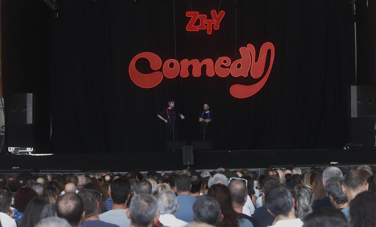 En imágenes | Faemino y Cansado llevan el humor al Espacio City