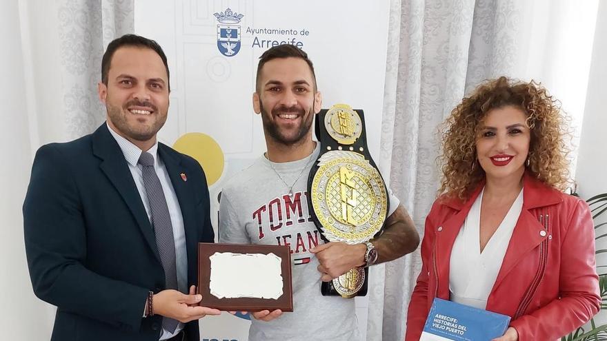 Arrecife reconoce al Hotel Lancelot, Ildefonso Aguilar, Hecher Sosa, Orlando Ortega y al Lava Live por su aportación al turismo