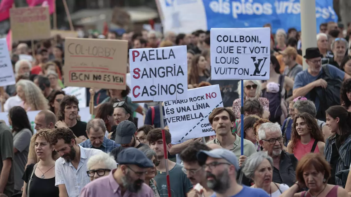 Vicent Molins, geógrafo y periodista: "Si la ciudad se convierte solo en una operadora turística, no será una ciudad"