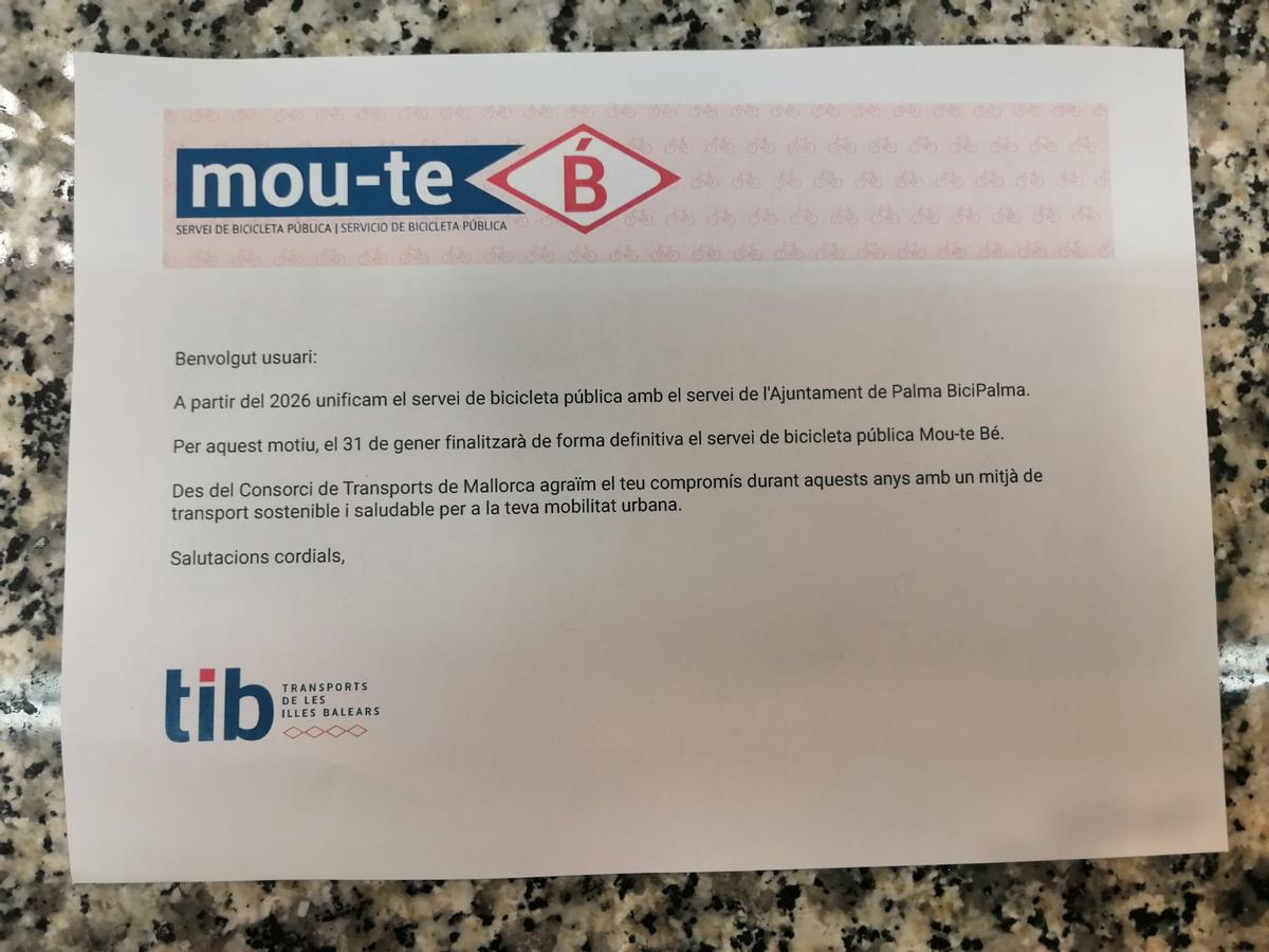 El cártel que anuncia el final del servicio público de bicicletas.