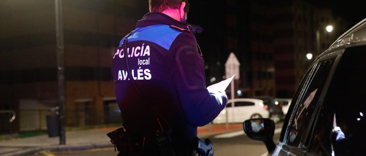 Control policial en Avilés. | MARA VILLAMUZA