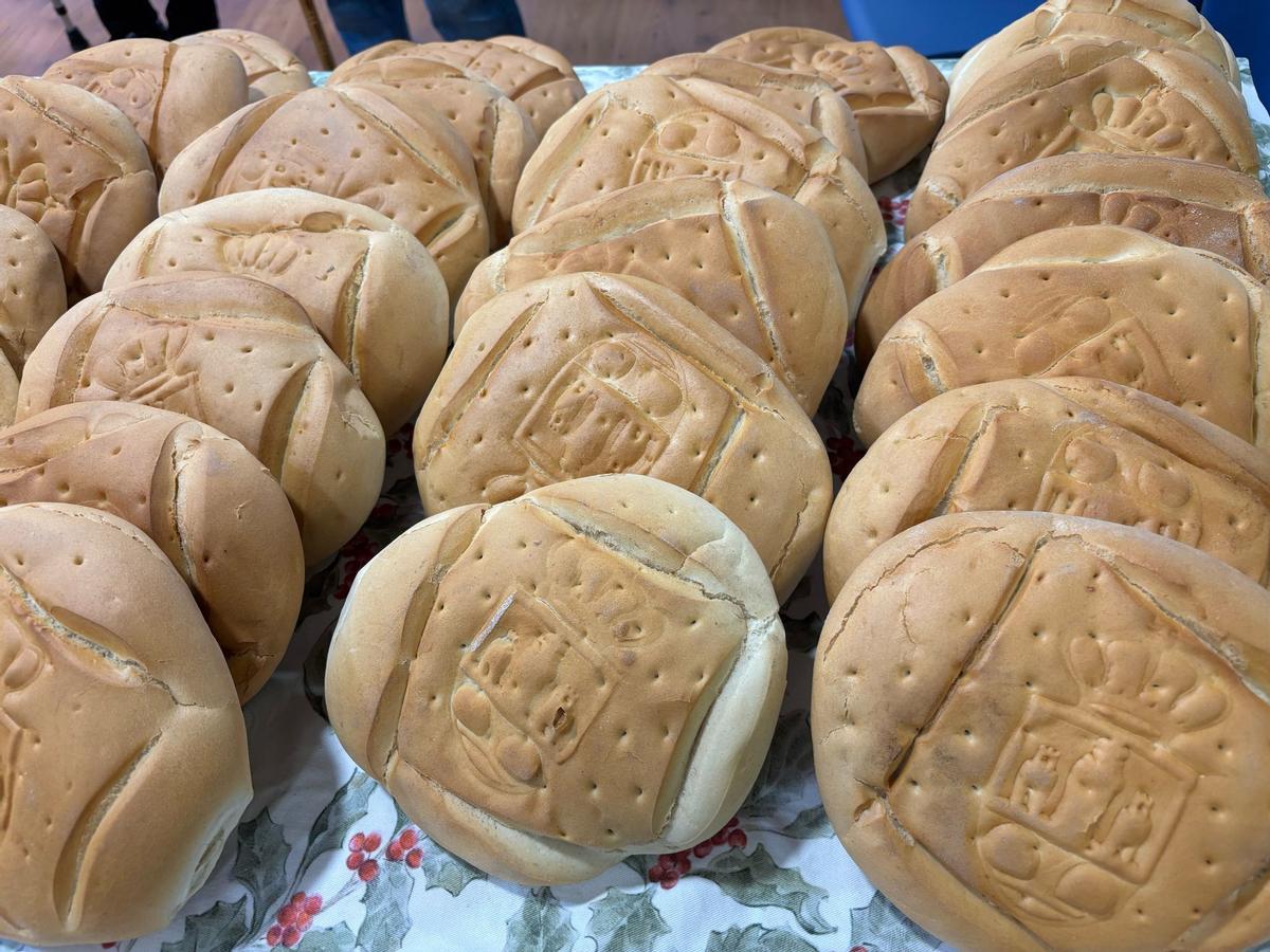 Pan de la Veguilla con el sello distintivo.