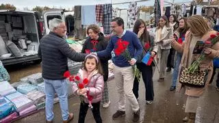 Gallardo se lanza a por el 21D y pide el voto en el mercadillo de Mérida