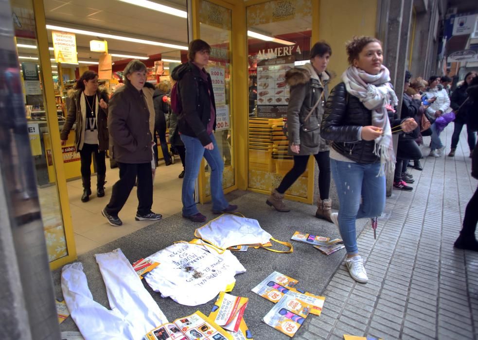 Protesta ante un supermercado.