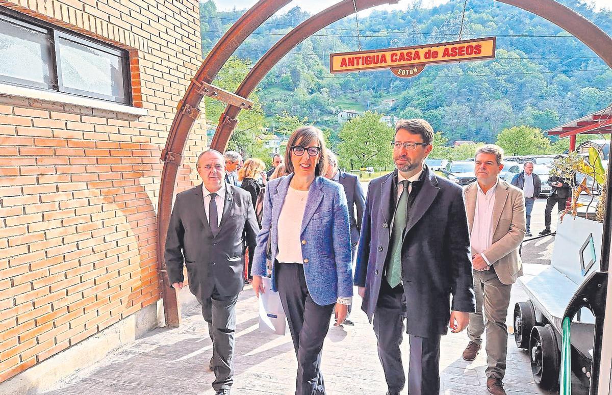 Por la izquierda, Isaac Pola, Nieves Roqueñí, Enrique Fernández y José Ramón Martín Ardines, en una imagen de archivo.