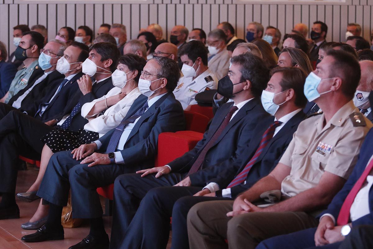 Autoridades durante la intervención del alcalde