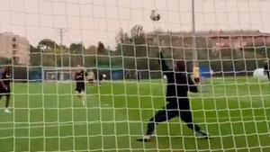 ¡El Barça presume de las paradas de Szczesny!