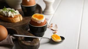 Huevos cocinados en el microondas.
