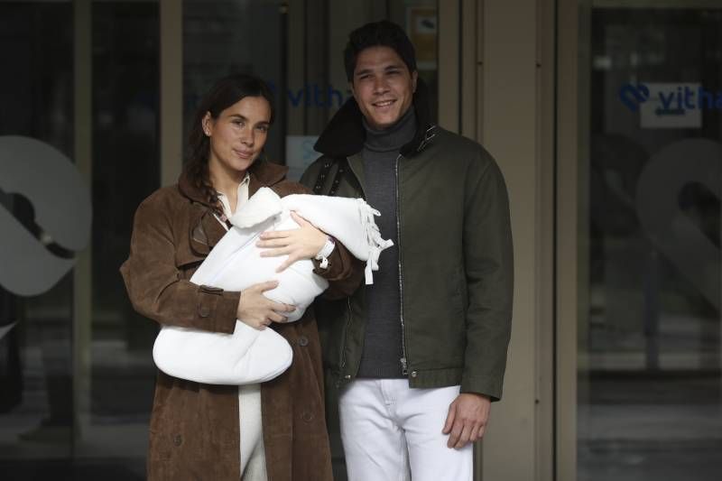 María Pombo y Pablo Castellano a la salida del hospital