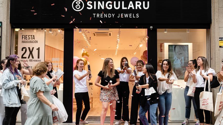 La tienda de joyas Singularu se muda a un nuevo local y lo celebra con una fiesta de apertura
