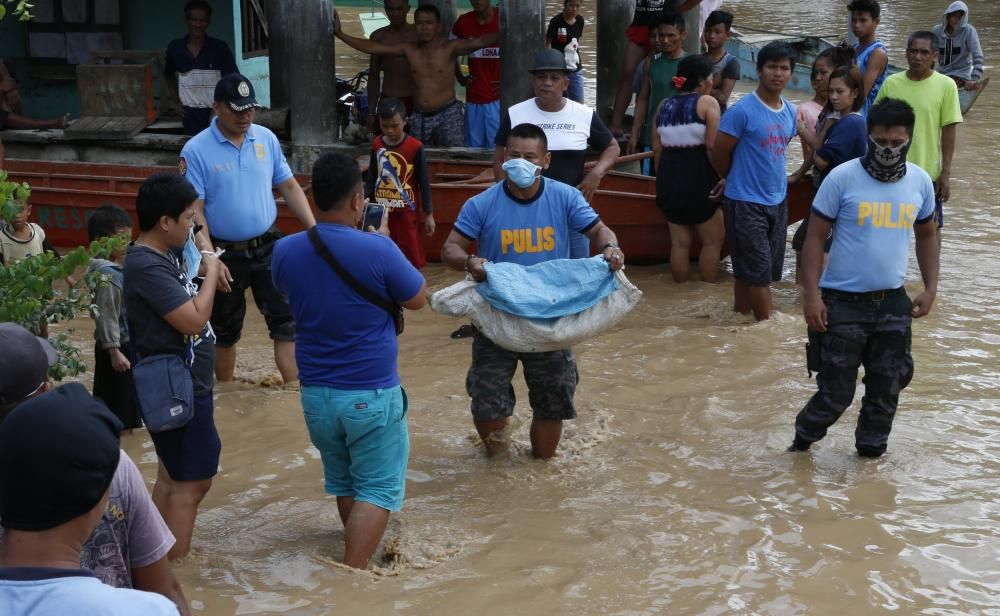 La tormenta tropical 'Tembin' azota Filipinas