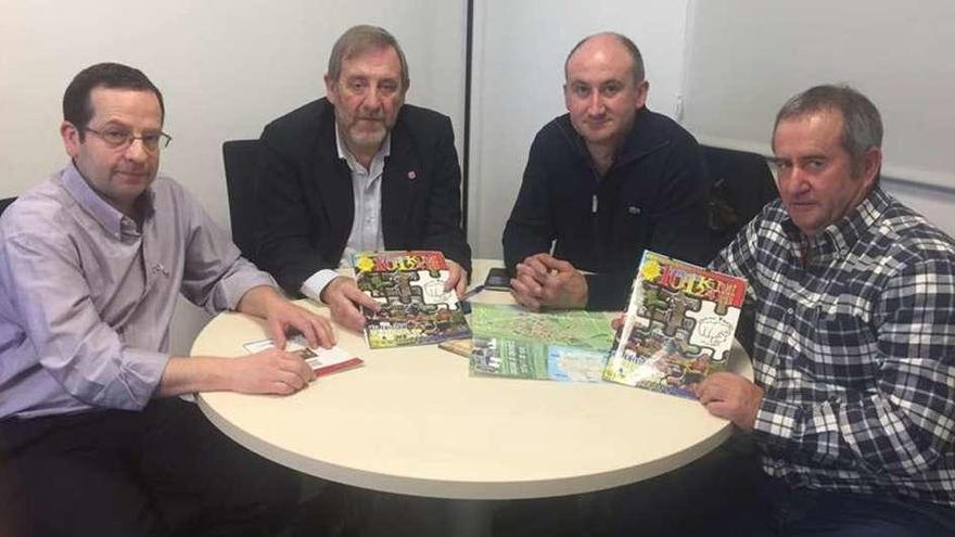 Moncho Villanueva, Rafael Sánchez, Emiliano García y Saturno Astandoa, durante la reunión.