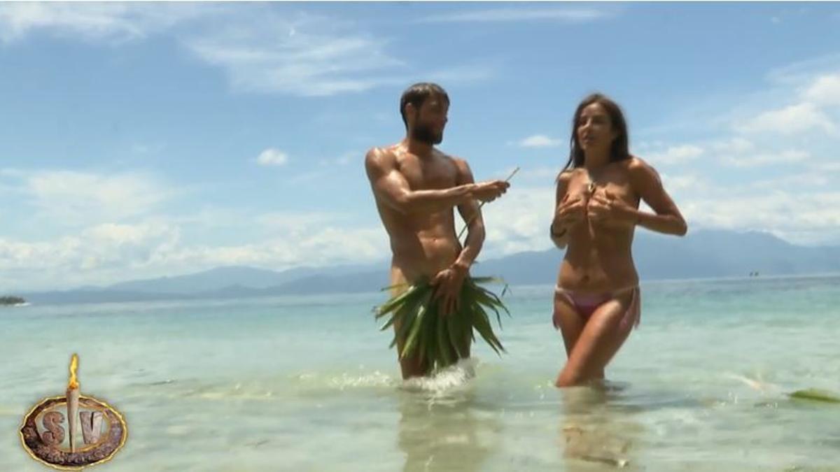 Montoya y Carmen Alcayde se desnudan en Supervivientes