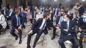 Casado reivindica el llegat de Rajoy, que l’assenyala com a antídot contra la crisi