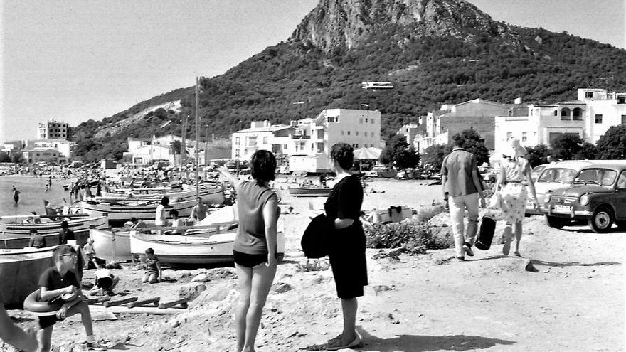 Un llibre recorda els orígens del veïnat de les Dunes, entre Torroella de Montgrí i l’Estartit