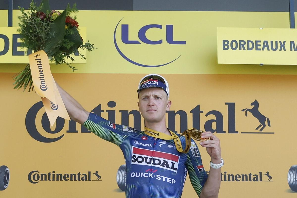 Tim Merlier en el podium.