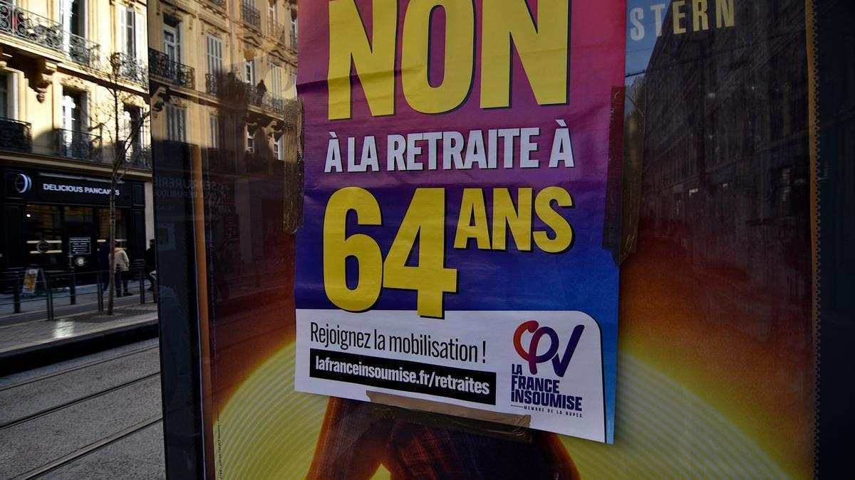 Cartel contra la reforma de las pensiones en Marsella, Francia.