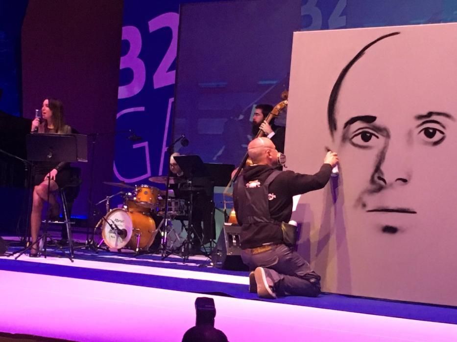 El grafitero alicantino Tom Rock realizó en directo un retrato de Miguel Hernández, mientras actuaba el grupo de jazz Ana Camus Quartet con tres poemas musicados del poeta, ya en la recta final de la Gala Importantes 2016 de INFORMACIÓN.