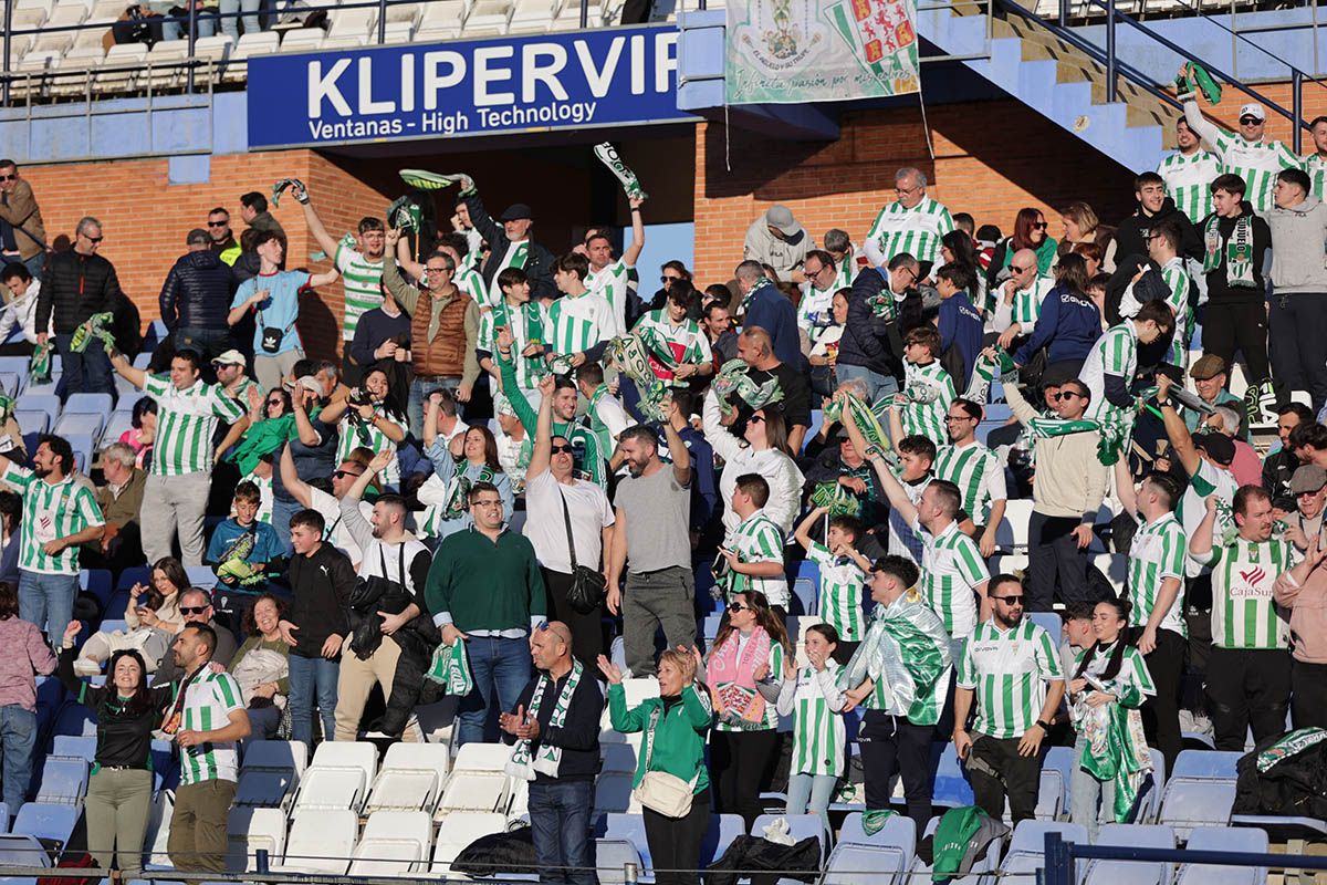 Recreativo de Huelva-Córdoba CF: las imágenes de la afición blanquiverde en el Colombino