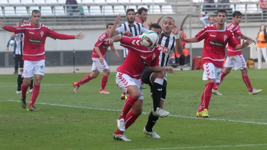 Imagen del derbi disputado el pasado año en Nueva Condomina que acabó con triunfo local.