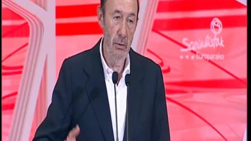 Rubalcaba pide el voto para frenar a la extrema derecha