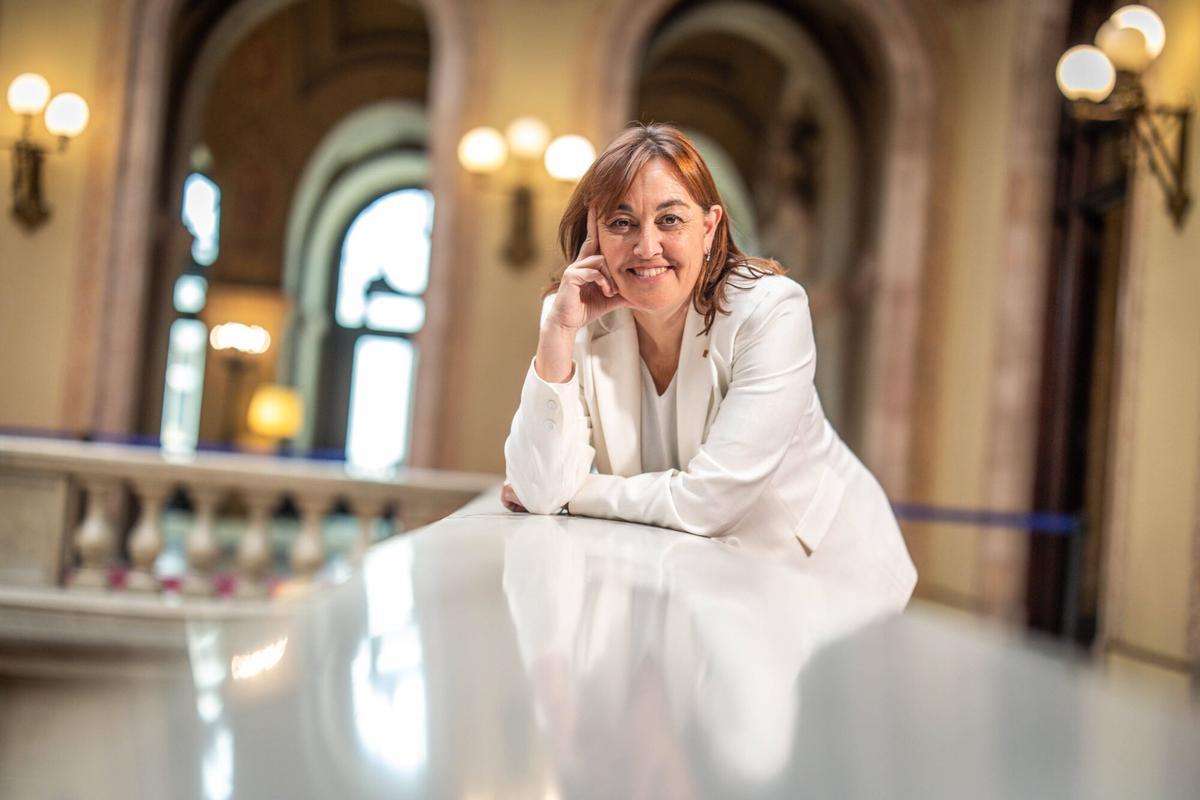 La consellera de Territori, Habitatge i Transició Ecològica, Sílvia Paneque, tras su entrevista con EL PERIÓDICO en el Parlament.