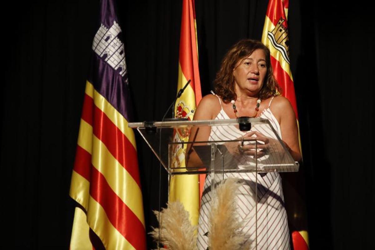 Francina Armengol inauguró las ‘Aulas feministas’. | J.A.RIERA