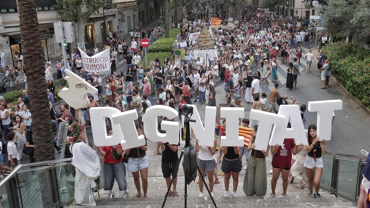La manifestación de ayer por su paso por La Rambla de Palma.