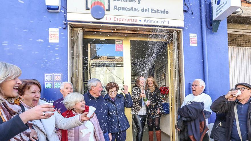 Los premios menores o iguales a 10.000 euros no tributarán.