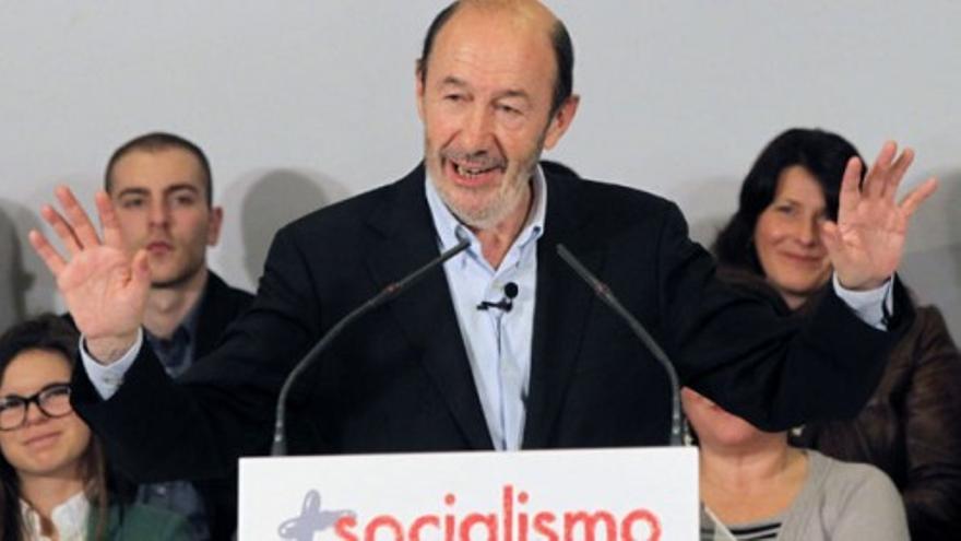 Rubalcaba se muestra &quot;especialmente satisfecho&quot; con el resultado de los &quot;congresillos&quot;