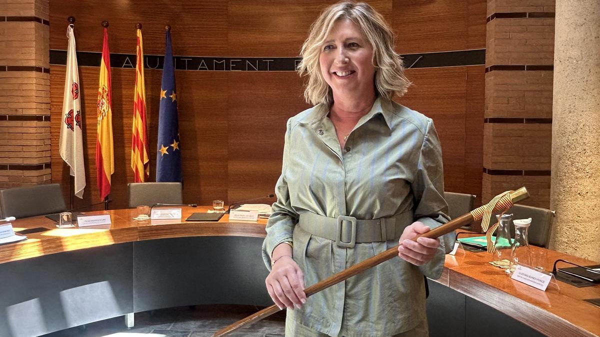 Ripoll amb la vara d'alcaldessa, aquest dissabte.