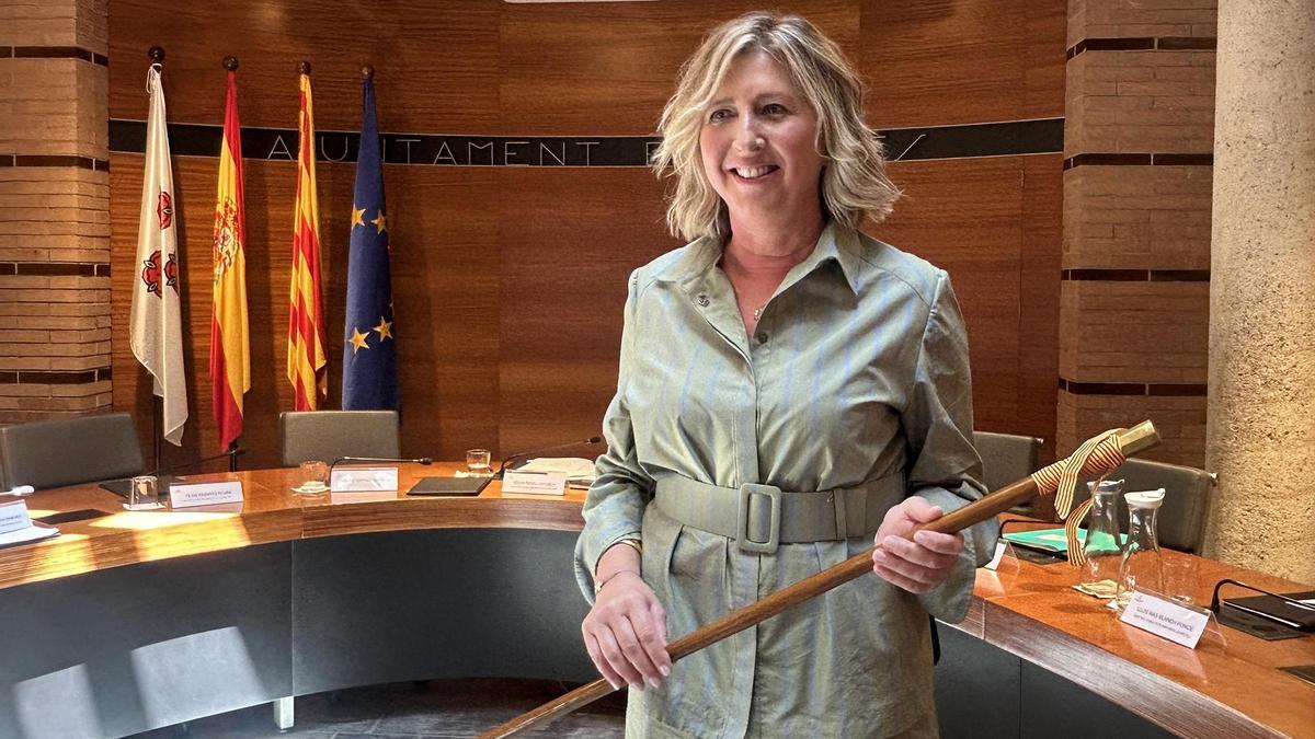 Ripoll amb la vara d'alcaldessa, aquest dissabte.