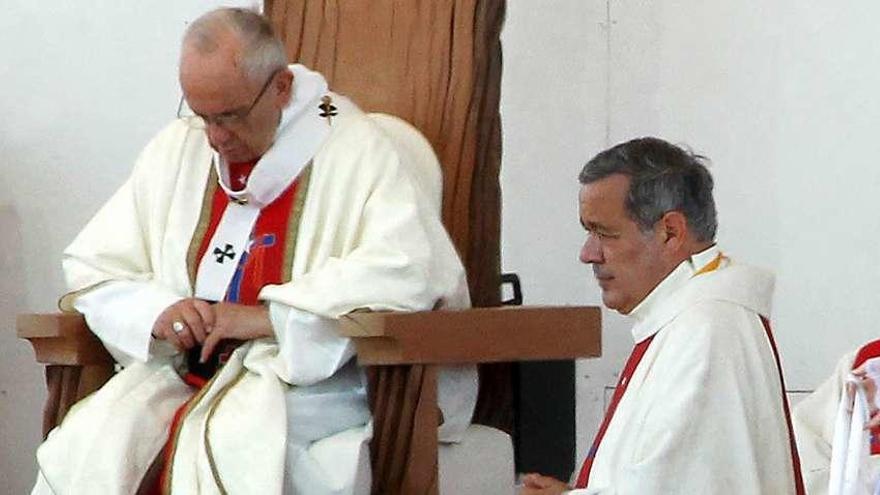 Francisco inicia la limpieza de la Iglesia chilena y cesa a tres obispos